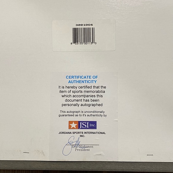 When we were six Signed by Doug Gilmour Hockey Frame - Picture 4 of 4